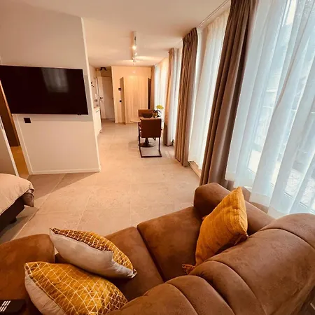 Christina's Luxe Penthouse Апартаменты Остенде